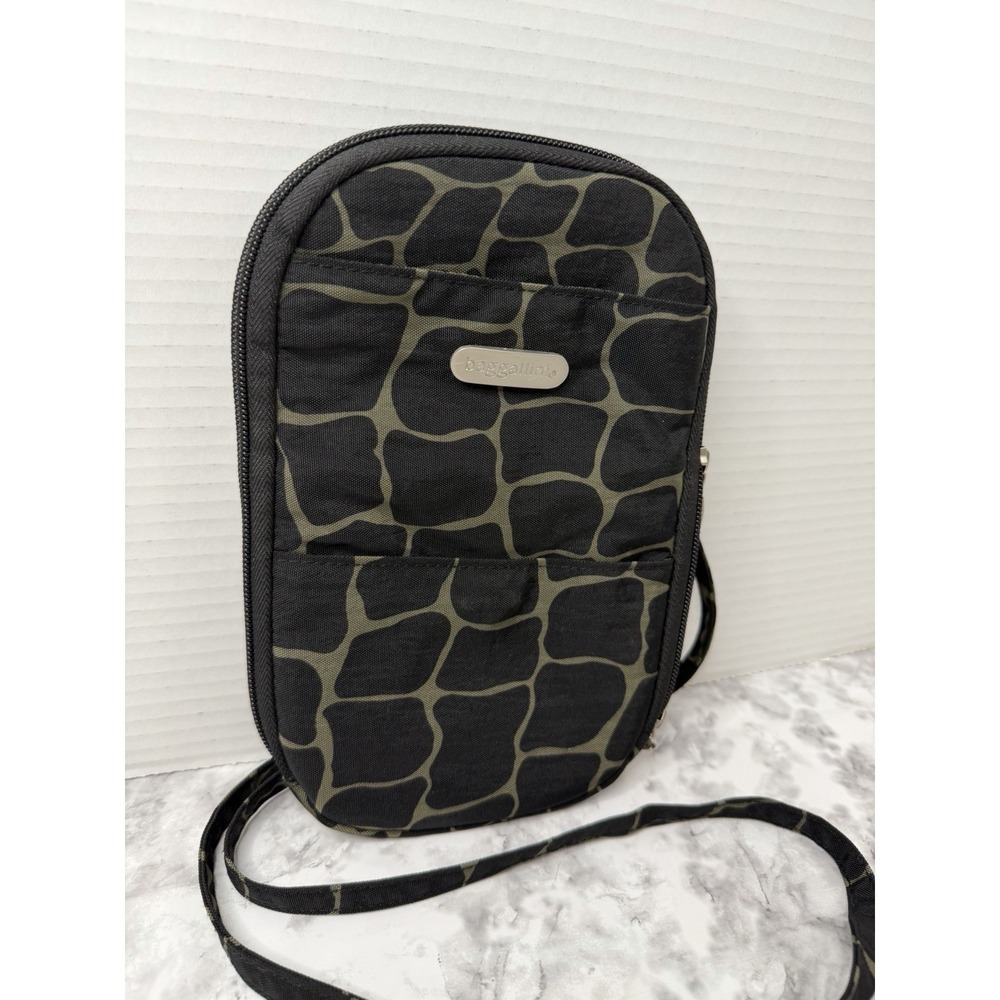 Baggallini Crossbody Bag RFID Blocking Black Nylon Black Giraffe Print Organizer